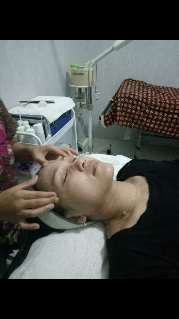 Totok Wajah Di Salon GDC Depok Dua